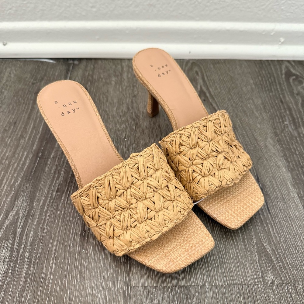NWT Tan Woven Raffia Heeled Sandals - Picture 3 of 9